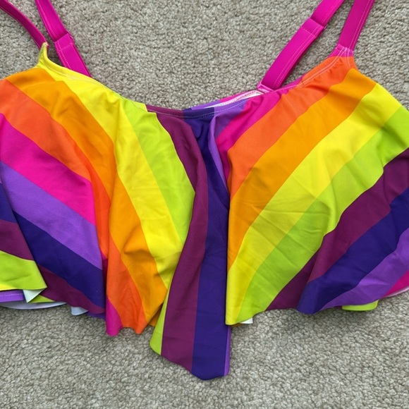 Torrid Wireless Flounce Muted Rainbow Bikini Top Swimsuit Size 2X - Picture 4 of 8